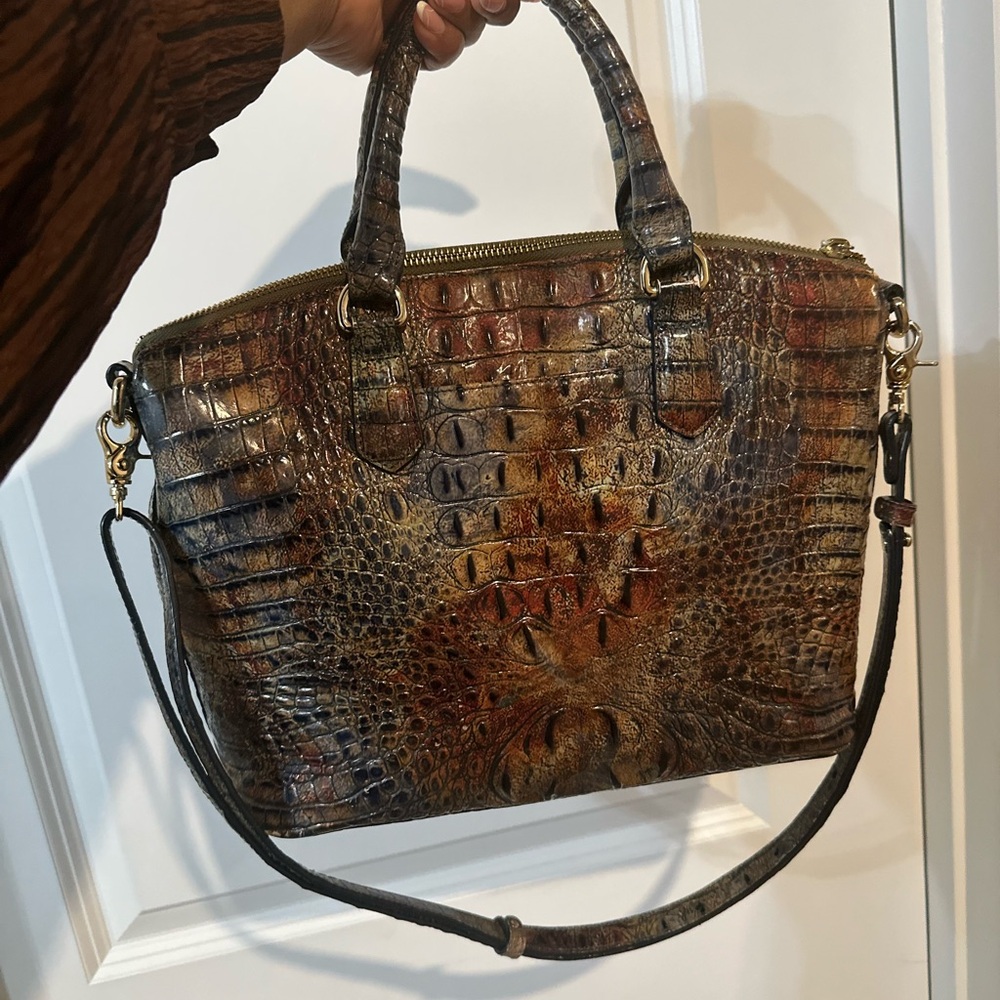 Elegant Crocodile-Embossed Brown Handbag